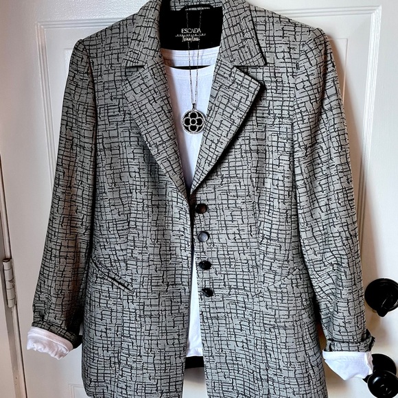 Escada Jackets & Blazers - 🎉HP🎉 ESCADA Women’s Blazer! 100% Wool 🌟EUC 🌟